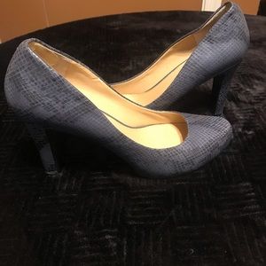 Snake print Joan&David Pumps!!